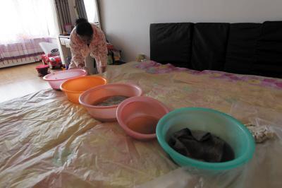 邹平楼上漏水，住户失联，小区没物管，业主维权难！律师来支招……